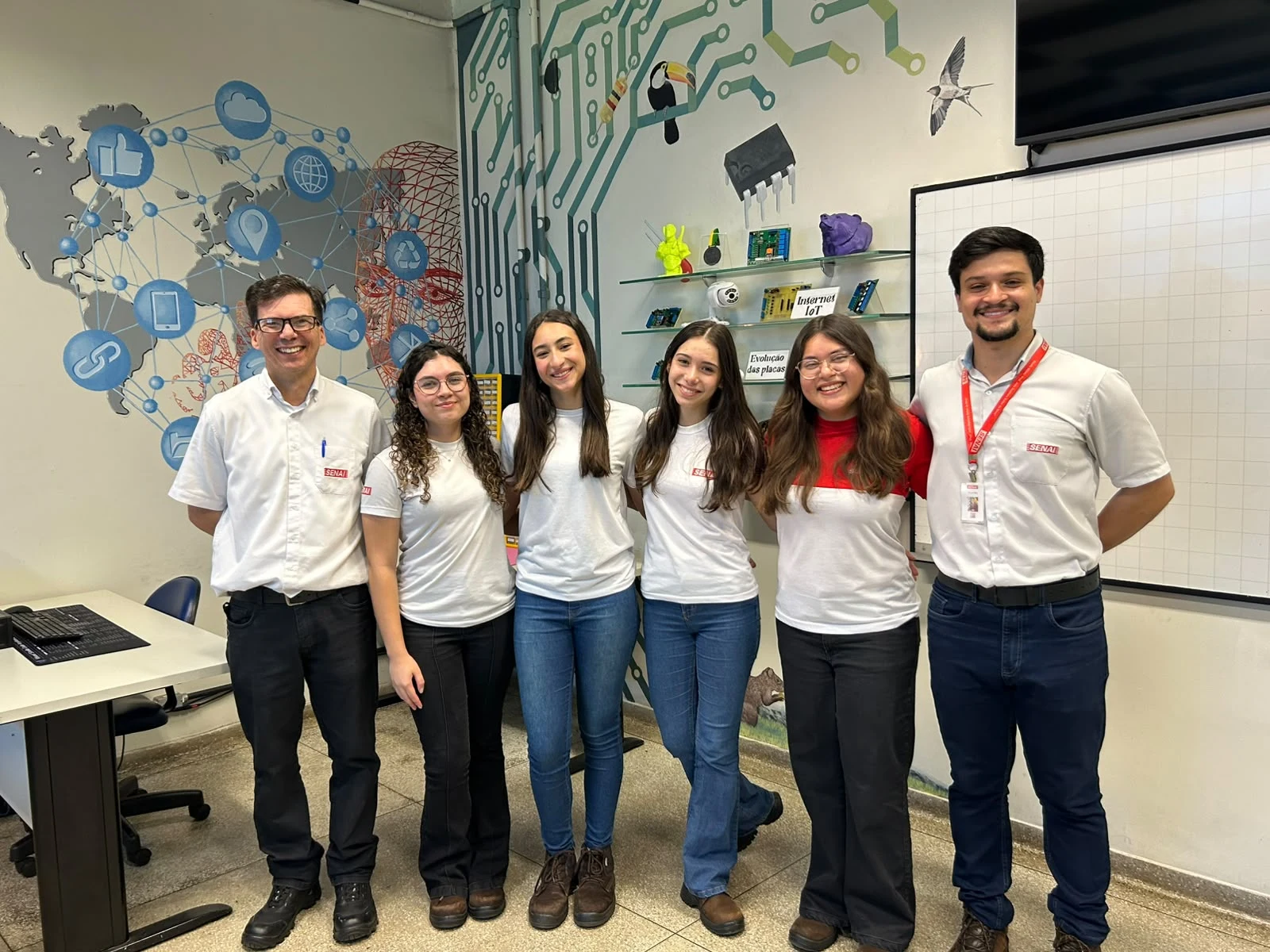 Equipe LockSafe reunida no laboratório do SENAI Americana